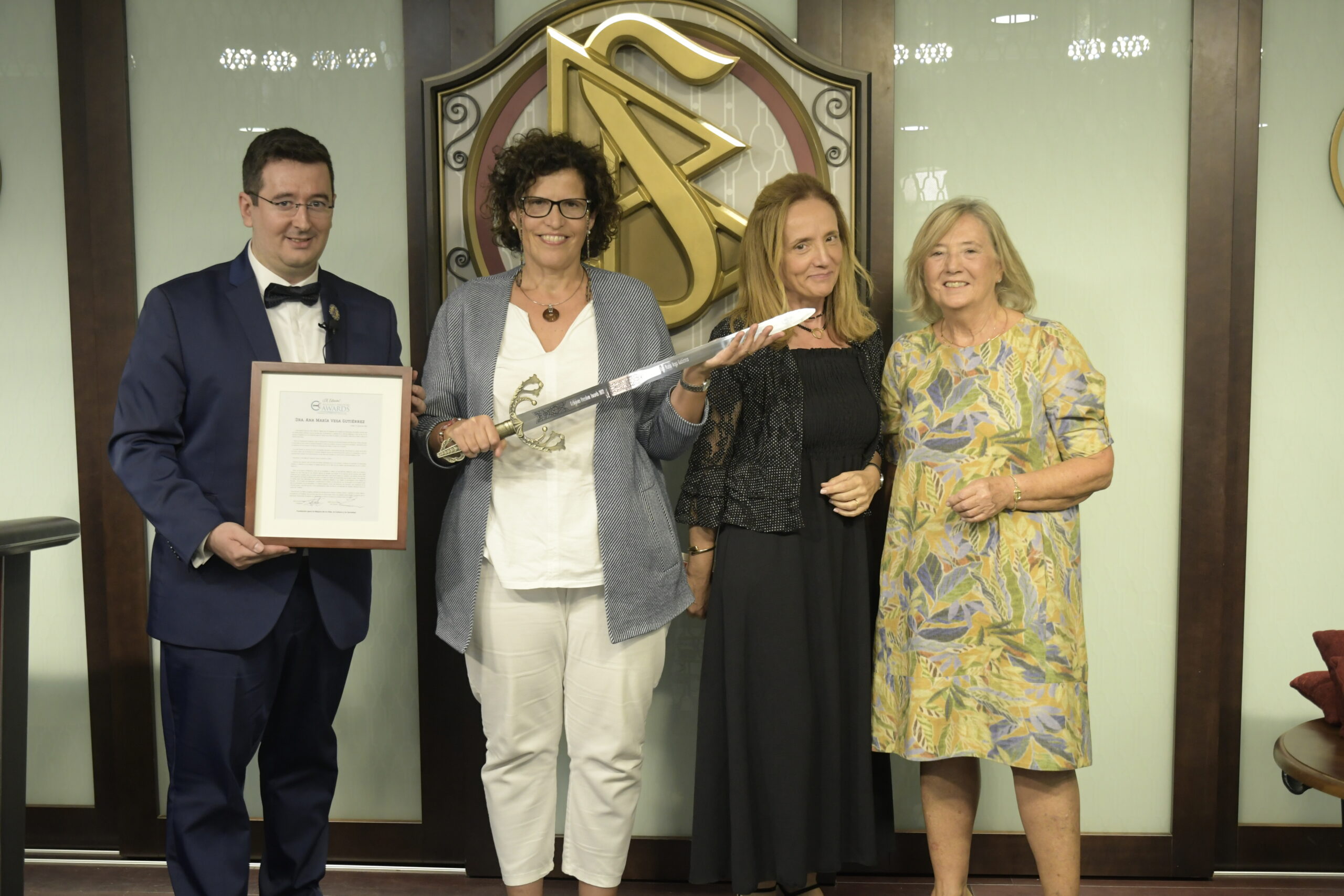 Ana María Vega Gutiérrez recogiendo el Religious Freedom Awards 2022