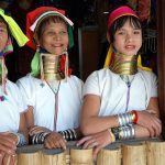 Lo que ocurre con la mujeres jirafa de la tribu Kayan, y el turismo