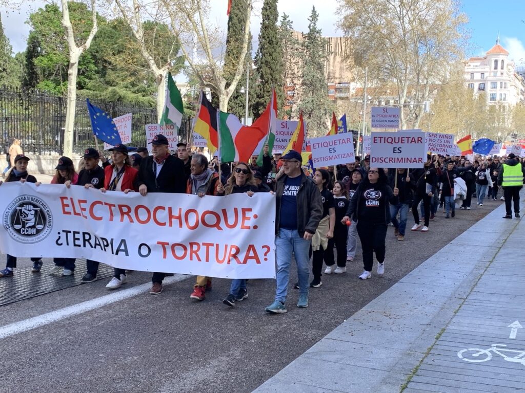 Denuncian tratamientos “brutales” frente a EPA2025 por Abusos Psiquiátricos Condenados por la ONU y la OMS