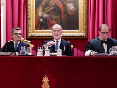 Bolaños participa en la apertura del curso académico de las Reales Academias