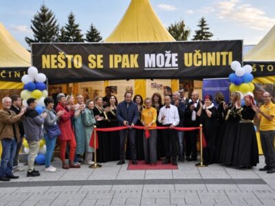 Los Ministros Voluntarios de Scientology combinan la formación práctica con las tradiciones culturales bosnias en Sarajevo