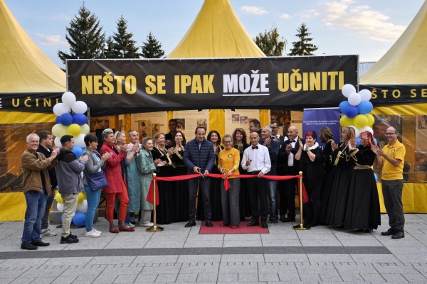 Los Ministros Voluntarios de Scientology combinan la formación práctica con las tradiciones culturales bosnias en Sarajevo