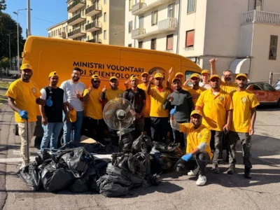 Voluntarios de Scientology y de la comunidad musulmana se unen para limpiar los barrios de Padua